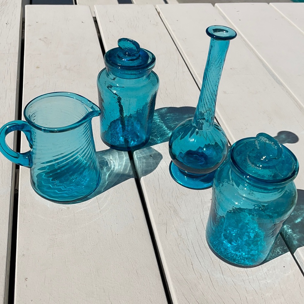 Beautiful glass vases 🧚🏼✨💚🌏